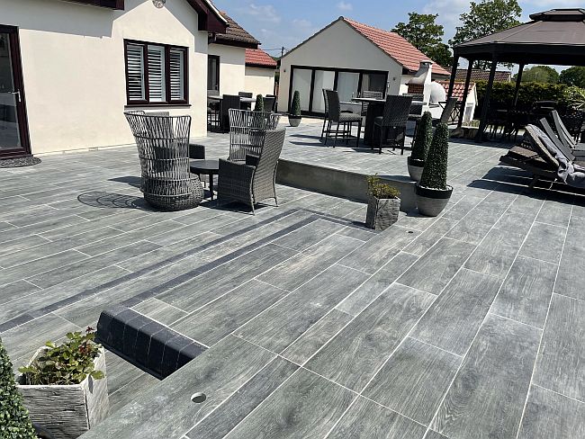 Patio using porcelain planks